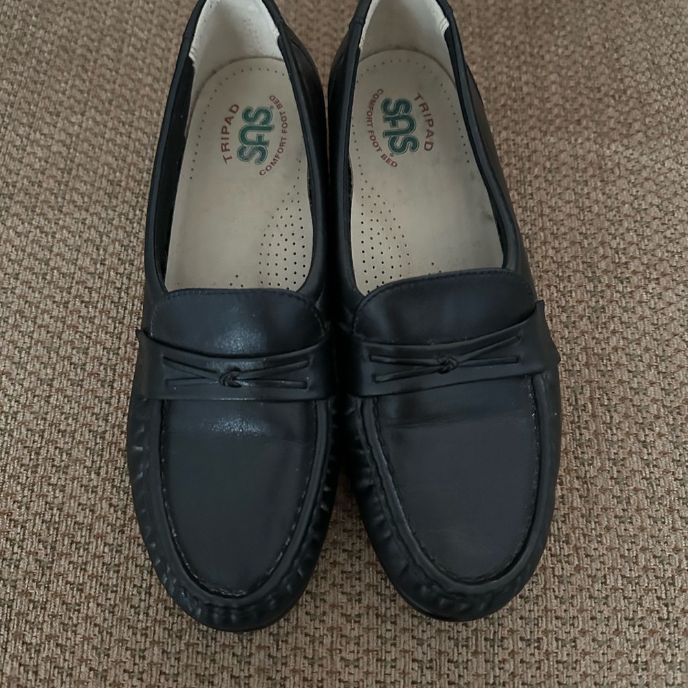 SAS Black Leather Loafers Timeless Design - Size 6M